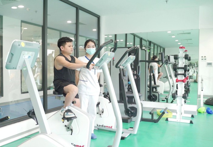 “Cậu bé” 32 tuổi trở thành đàn ông thực thụ và cao thêm 7 cm sau khi điều trị tại Vinmec- Ảnh 2. “Cậu bé” 32 tuổi trở thành đàn ông thực thụ và cao thêm 7 cm sau khi điều trị tại Vinmec- Ảnh 2.