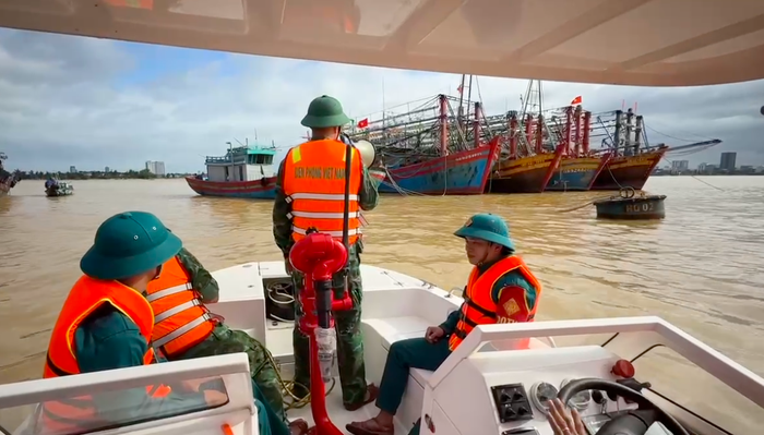 Đà Nẵng: Huy động hàng trăm chiến sỹ Biên phòng và phương tiện ứng phó bão số 13- Ảnh 9.