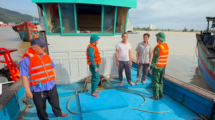 Đà Nẵng: Huy động hàng trăm chiến sỹ Biên phòng và phương tiện ứng phó bão số 13- Ảnh 12.