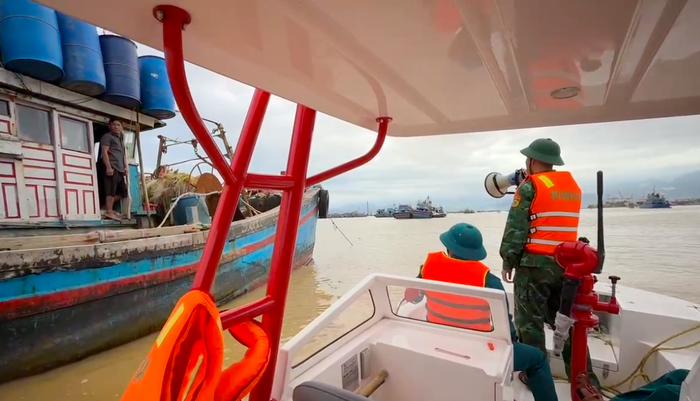 Đà Nẵng: Huy động hàng trăm chiến sỹ Biên phòng và phương tiện ứng phó bão số 13- Ảnh 11.