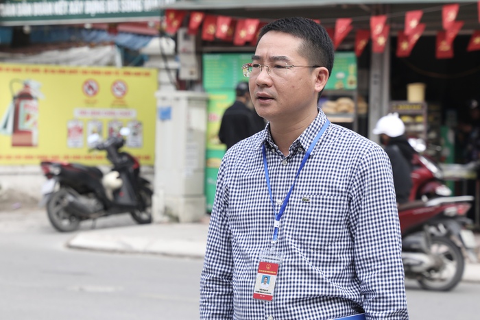 Hà Nội: 2 phường ra quân phá dỡ bậc bê tông trái phép sau phản ánh của Báo Phụ nữ Việt Nam- Ảnh 9. Hà Nội: 2 phường ra quân phá dỡ bậc bê tông trái phép sau phản ánh của Báo Phụ nữ Việt Nam- Ảnh 9.