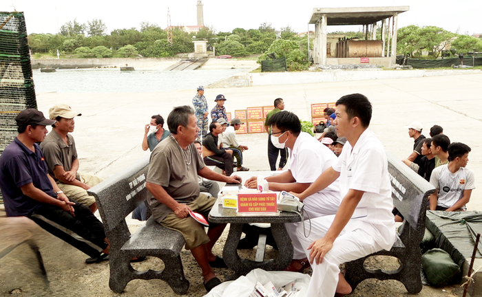 Đặc khu Trường Sa đảm bảo an toàn sau khi bão số 13 quét qua- Ảnh 2. Đặc khu Trường Sa đảm bảo an toàn sau khi bão số 13 quét qua- Ảnh 2.