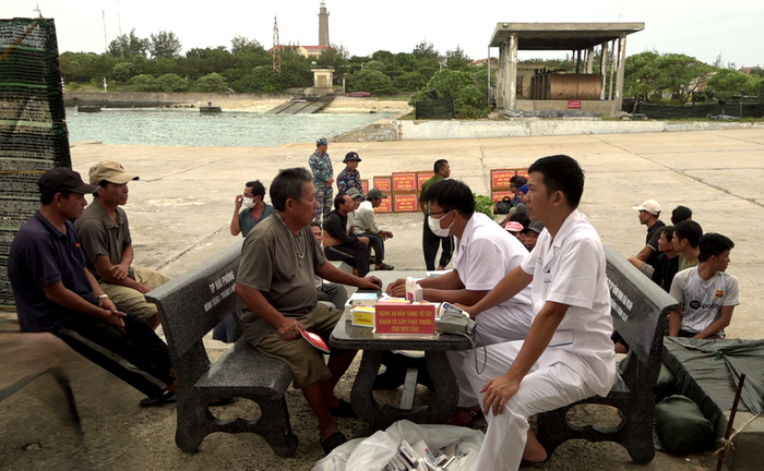 Đặc khu Trường Sa đã an toàn sau khi bão số 13 quét qua- Ảnh 2. Đặc khu Trường Sa đã an toàn sau khi bão số 13 quét qua- Ảnh 2.