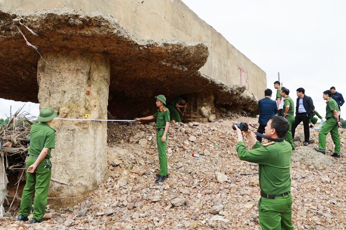 Cầu Sông Lô gặp sự cố, trụ móng lộ thép rỉ: Công an, Viện kiểm sát vào cuộc- Ảnh 1. Cầu Sông Lô gặp sự cố, trụ móng lộ thép rỉ: Công an, Viện kiểm sát vào cuộc- Ảnh 1.