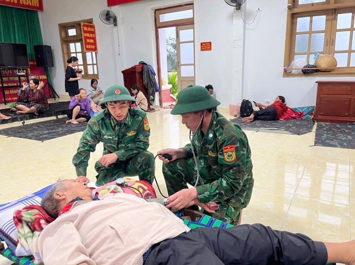 Đăk Lăk: Giữa lúc gió bão gầm rít, ở các Đồn Biên phòng lại rộn rã tiếng cười trẻ em - Ảnh 3.