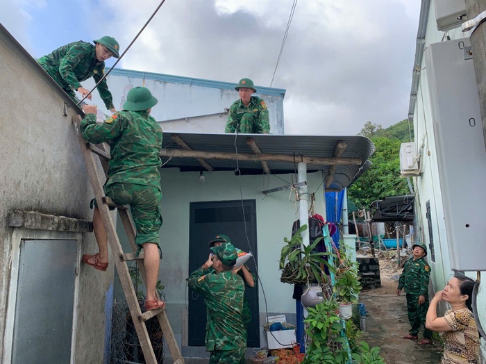Đăk Lăk: Giữa lúc gió bão gầm rít, ở các Đồn Biên phòng lại rộn rã tiếng cười trẻ em - Ảnh 6.