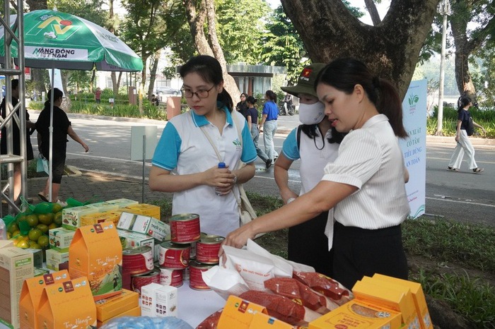Tạo không gian an toàn cho người tiêu dùng mua sắm sản phẩm của khu vực dân tộc thiểu số và miền núi - Ảnh 6. Tạo không gian an toàn cho người tiêu dùng mua sắm sản phẩm của khu vực dân tộc thiểu số và miền núi - Ảnh 6.