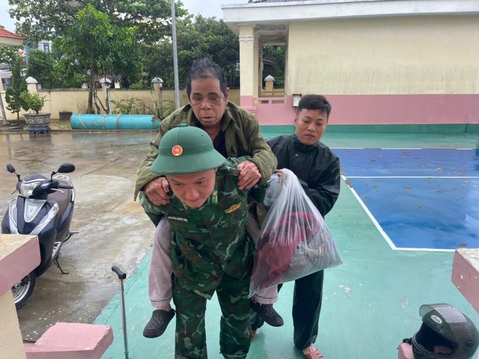 Đà Nẵng: Huy động hàng trăm chiến sỹ Biên phòng và phương tiện ứng phó bão số 13- Ảnh 14.