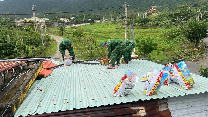 Đà Nẵng: Huy động hàng trăm chiến sỹ Biên phòng và phương tiện ứng phó bão số 13- Ảnh 15.