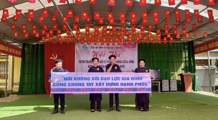 Cao Bằng: Giảm nghèo thông tin nhờ phụ nữ dám nói, đàn ông chịu nghe, cả thôn xóm cùng trao đổi- Ảnh 5. Cao Bằng: Giảm nghèo thông tin nhờ phụ nữ dám nói, đàn ông chịu nghe, cả thôn xóm cùng trao đổi- Ảnh 5.