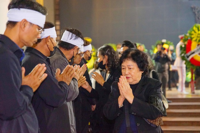 Trang nghiêm, xúc động Lễ tang Anh hùng Lực lượng Vũ trang Nhân dân Trương Thị Khuê- Ảnh 8. Trang nghiêm, xúc động Lễ tang Anh hùng Lực lượng Vũ trang Nhân dân Trương Thị Khuê- Ảnh 8.