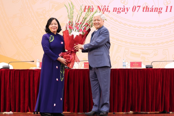 Bà Bùi Thị Minh Hoài giữ chức Chủ tịch Ủy ban Trung ương Mặt trận Tổ quốc Việt Nam- Ảnh 5. Bà Bùi Thị Minh Hoài giữ chức Chủ tịch Ủy ban Trung ương Mặt trận Tổ quốc Việt Nam- Ảnh 5.