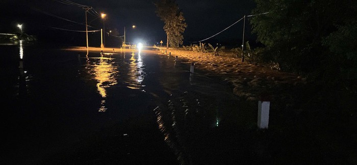 Gia Lai: Khẩn trương sơ tán người dân trong đêm, khi lũ sông Ba lên nhanh- Ảnh 1. Gia Lai: Khẩn trương sơ tán người dân trong đêm, khi lũ sông Ba lên nhanh- Ảnh 1.