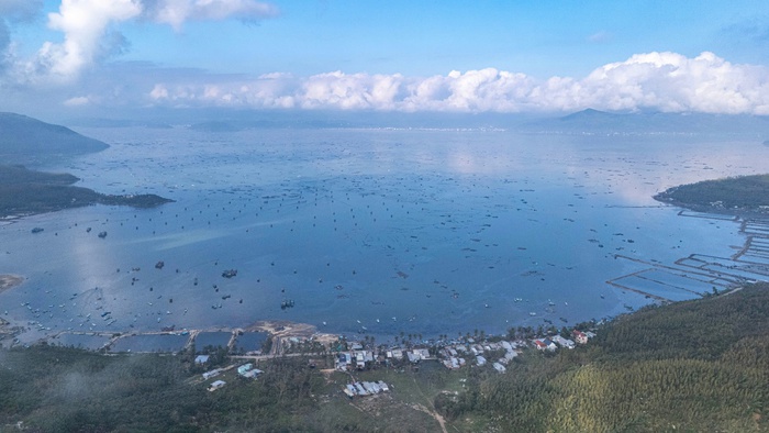 Đắk Lắk: Hỗ trợ người dân Sông Cầu khôi phục sinh kế sau bão số 13- Ảnh 1. Đắk Lắk: Hỗ trợ người dân Sông Cầu khôi phục sinh kế sau bão số 13- Ảnh 1.