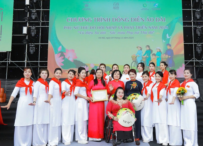 Hơn 600 phụ nữ đồng diễn "Vũ điệu áo dài", tôn vinh nét đẹp phụ nữ Thủ đô- Ảnh 6.