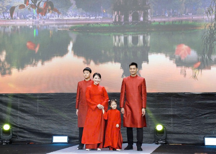 Hơn 600 phụ nữ đồng diễn "Vũ điệu áo dài", tôn vinh nét đẹp phụ nữ Thủ đô- Ảnh 4.