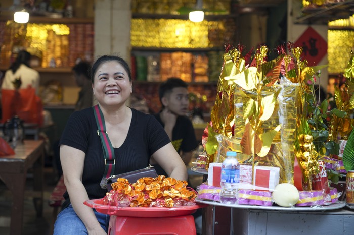 Bắc Ninh: Người dân, du khách nườm nượp về đền Bà Chúa Kho “vay tiền”, “xin lộc” đầu năm- Ảnh 6.