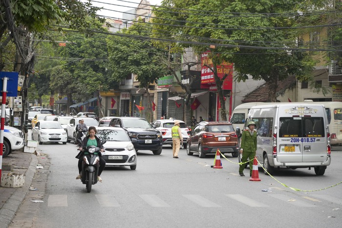 Bắc Ninh: Người dân, du khách nườm nượp về đền Bà Chúa Kho “vay tiền”, “xin lộc” đầu năm- Ảnh 31.