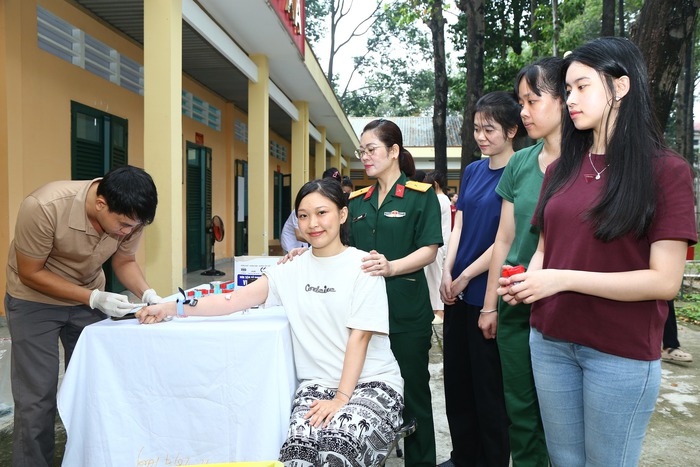 "Bóng hồng" ngày đầu trong quân ngũ - Ảnh 5.