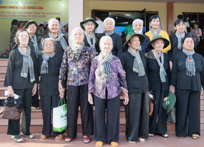 Hội thảo khoa học quốc gia về vai trò của "Đội quân tóc dài" và phong trào "Ba đảm đang"- Ảnh 4.