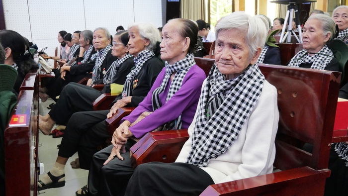 "Đội quân tóc dài" và phong trào "Ba đảm đang" đã phát huy cao độ tinh thần yêu nước của phụ nữ Việt Nam- Ảnh 2.