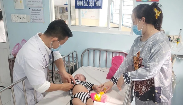 Mở rộng chiến dịch tiêm vaccine trước nguy cơ bùng phát dịch sởi ở Việt Nam- Ảnh 1.