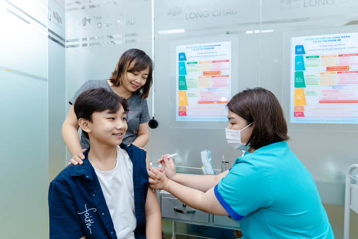 Người dân có thể chủ động phòng ngừa các biến chứng nguy hiểm của cúm mùa bằng vaccine
- Ảnh 1.