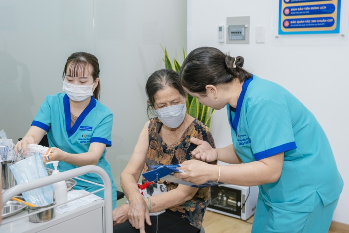 Người dân có thể chủ động phòng ngừa các biến chứng nguy hiểm của cúm mùa bằng vaccine
- Ảnh 3.