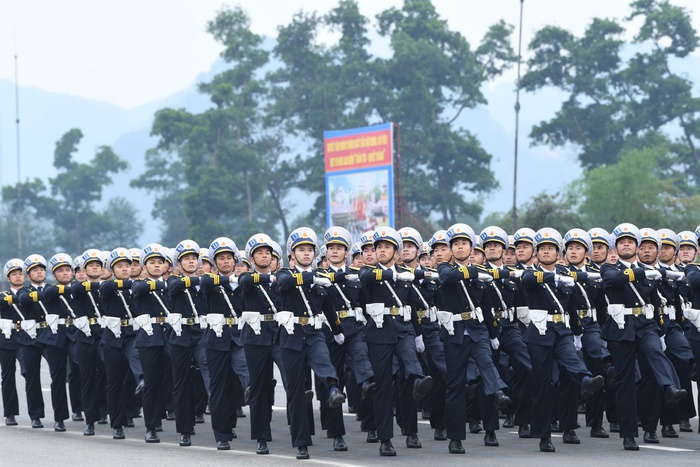 Phó Đô đốc Trần Thanh Nghiêm động viên cán bộ, chiến sĩ Hải quân luyện tập diễu binh, diễu hành- Ảnh 3.