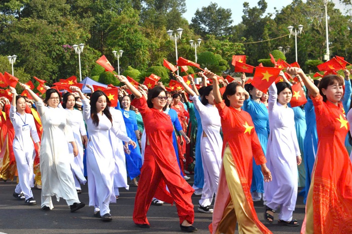 Tây Ninh: 1.000 hội viên, phụ nữ đồng diễn và diễu hành trong trang phục áo dài- Ảnh 5.