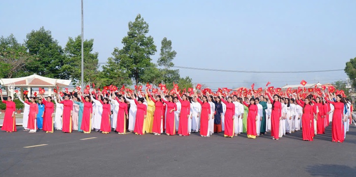 Tây Ninh: 1.000 hội viên, phụ nữ đồng diễn và diễu hành trong trang phục áo dài- Ảnh 3.