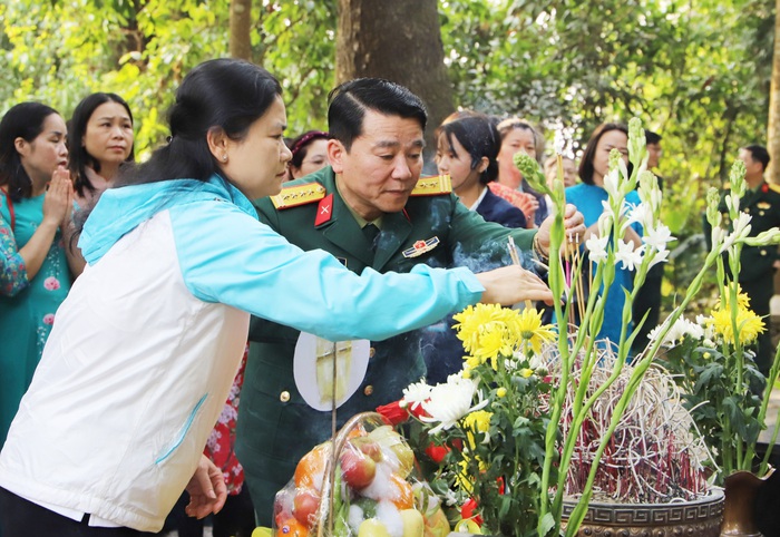 Cơ quan TƯ Hội LHPN Việt Nam về nguồn, giáo dục truyền thống tại Khu di tích K9 Đá Chông - Ảnh 2.