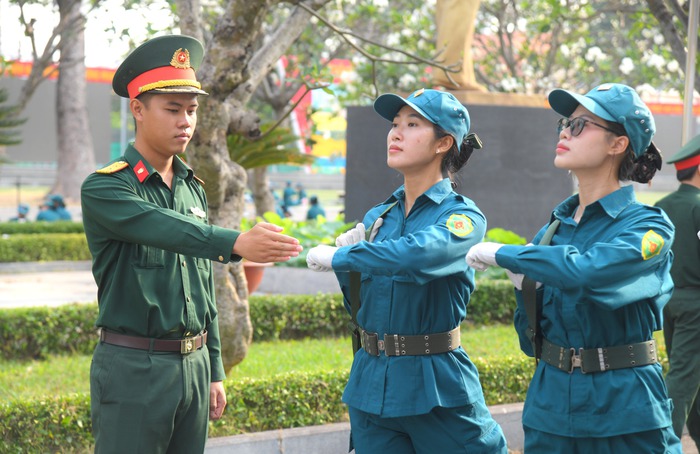 Những bóng hồng "vượt nắng thắng mưa", chuẩn bị cho ngày lễ lớn của đất nước- Ảnh 5.