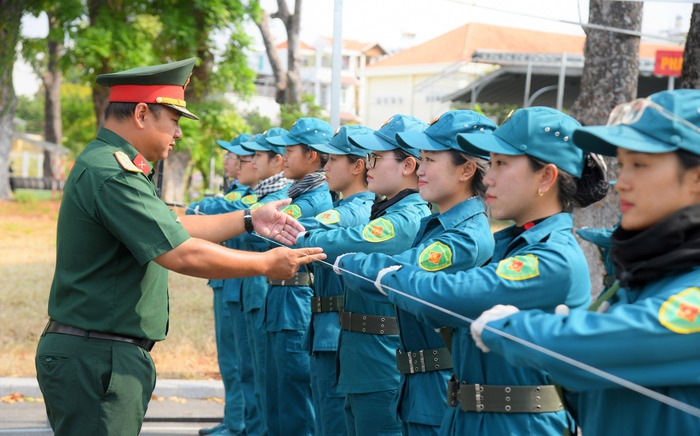 Những bóng hồng "vượt nắng thắng mưa", chuẩn bị cho ngày lễ lớn của đất nước- Ảnh 2.