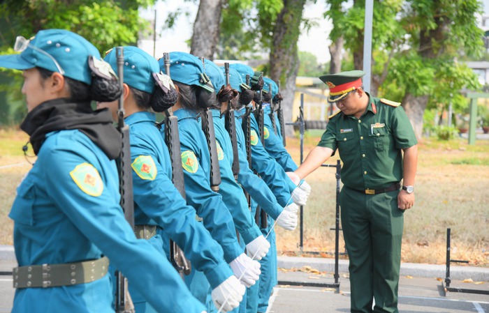 Những bóng hồng "vượt nắng thắng mưa", chuẩn bị cho ngày lễ lớn của đất nước- Ảnh 6.