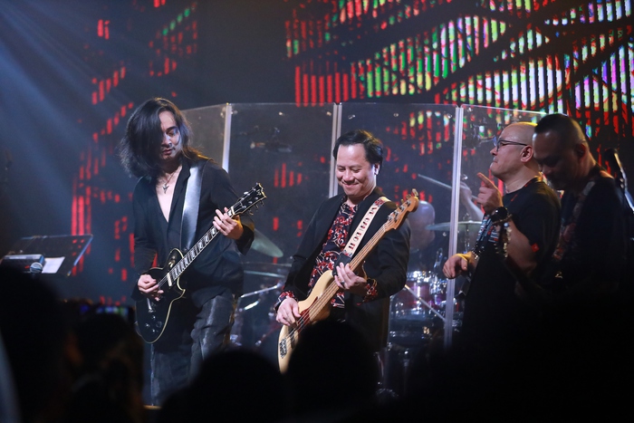 Guitarist Trần Tuấn Hùng và các cựu thành viên ban nhạc Bức Tường Guitarist Trần Tuấn Hùng và các cựu thành viên ban nhạc Bức Tường