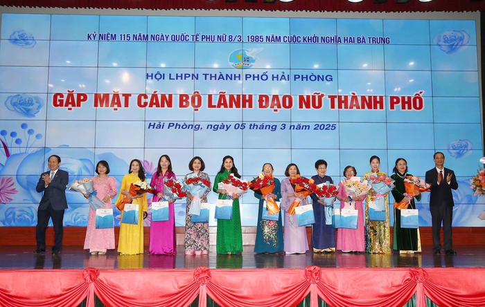 Bí thư Hải Phòng ghi nhận cống hiến của các nữ lãnh đạo tình nguyện nghỉ hưu sớm- Ảnh 2.