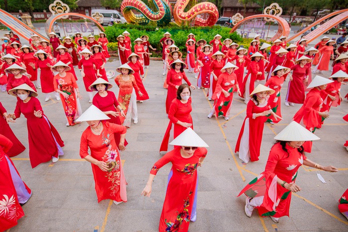 Gần 1.000 cán bộ, hội viên phụ nữ Huế tham gia Chương trình “Khúc Xuân ca tự hào” - Ảnh 2.