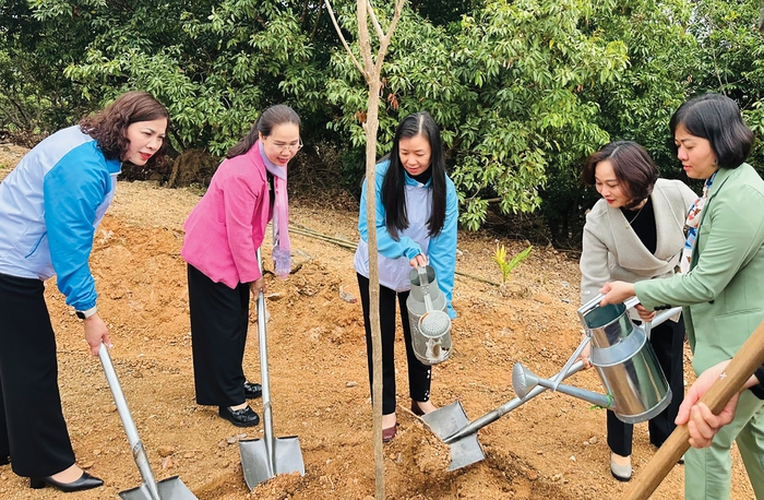 Hội LHPN Hải Dương - Hưng Yên: Thắm tình chị em đoàn kết cùng phát triển - Ảnh 2. Hội LHPN Hải Dương - Hưng Yên: Thắm tình chị em đoàn kết cùng phát triển - Ảnh 2.