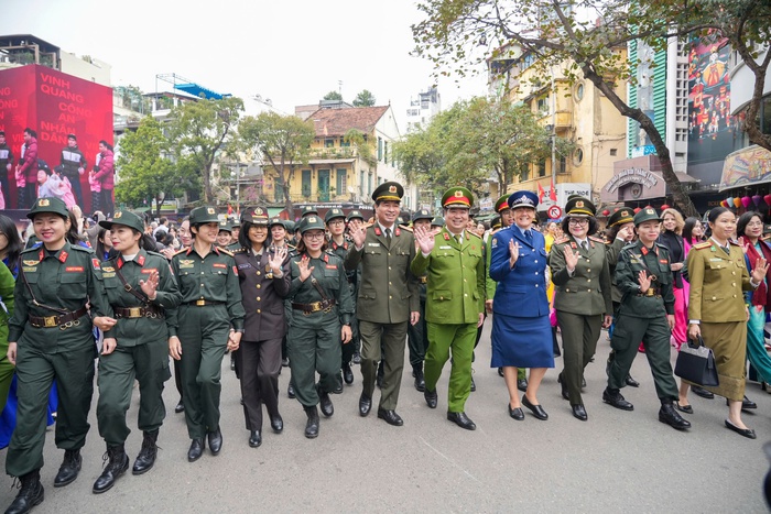 Các nữ chiến sĩ Công an lan tỏa vẻ đẹp của áo dài- Ảnh 2. Các nữ chiến sĩ Công an lan tỏa vẻ đẹp của áo dài- Ảnh 2.