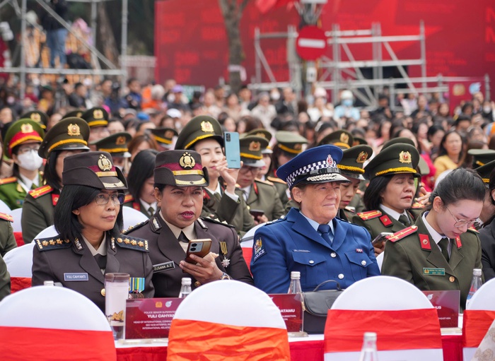 Các nữ chiến sĩ Công an lan tỏa vẻ đẹp của áo dài- Ảnh 4. Các nữ chiến sĩ Công an lan tỏa vẻ đẹp của áo dài- Ảnh 4.