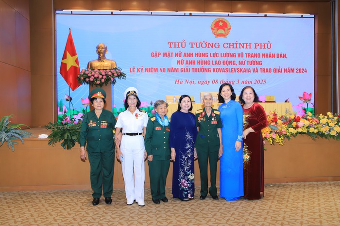 Những hình ảnh đẹp tại cuộc Gặp mặt của Thủ tướng Ngày 8/3- Ảnh 9. Những hình ảnh đẹp tại cuộc Gặp mặt của Thủ tướng Ngày 8/3- Ảnh 9.