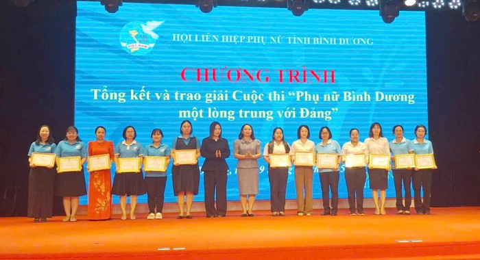 67 tập thể và cá nhân được trao giải cuộc thi “Phụ nữ Bình Dương một lòng trung với Đảng”- Ảnh 1.
