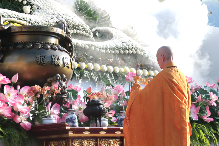 Hàng nghìn tăng ni, phật tử dự Đại lễ Phật đản tại Việt Nam Quốc Tự- Ảnh 2. Hàng nghìn tăng ni, phật tử dự Đại lễ Phật đản tại Việt Nam Quốc Tự- Ảnh 2.
