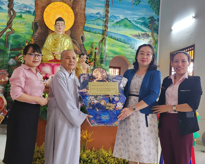 Hội LHPN tỉnh Ninh Thuận thăm, chúc mừng Đại lễ Phật đản-Phật lịch 2569  - Ảnh 1.