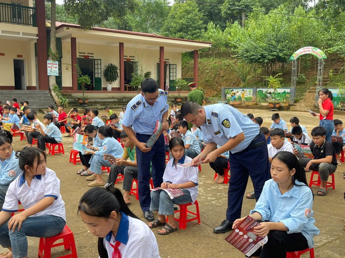 Lào Cai: Tích hợp nội dung phòng chống tác hại thuốc lá vào chương trình giảng dạy học đường- Ảnh 2. Lào Cai: Tích hợp nội dung phòng chống tác hại thuốc lá vào chương trình giảng dạy học đường- Ảnh 2.