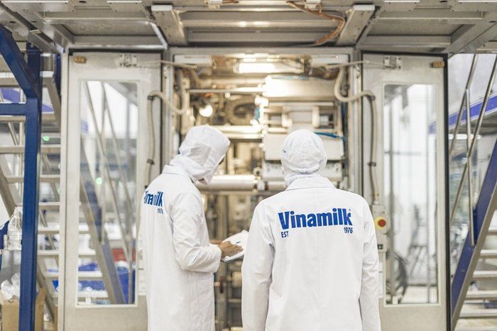 400 phép thử, 200 kiểm định: Vinamilk đặt lại chuẩn sữa tươi Việt- Ảnh 2.
