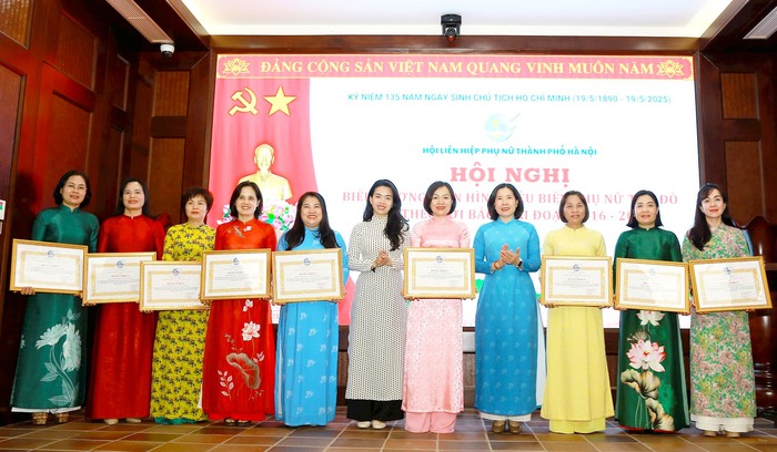 Biểu dương 80 phụ nữ Thủ đô tiêu biểu làm theo lời Bác- Ảnh 2. Biểu dương 80 phụ nữ Thủ đô tiêu biểu làm theo lời Bác- Ảnh 2.