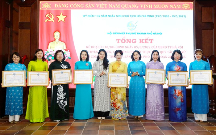 Biểu dương 80 phụ nữ Thủ đô tiêu biểu làm theo lời Bác- Ảnh 3. Biểu dương 80 phụ nữ Thủ đô tiêu biểu làm theo lời Bác- Ảnh 3.