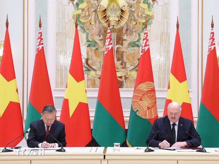 Tuyên bố chung về việc thiết lập quan hệ Đối tác Chiến lược Việt Nam-Belarus- Ảnh 1. Tuyên bố chung về việc thiết lập quan hệ Đối tác Chiến lược Việt Nam-Belarus- Ảnh 1.